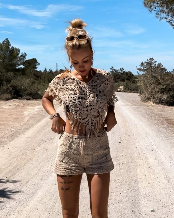 Beige Crochet Shorts mit elastischem Bund - Boho Sommer Look Damen Häkelshorts 