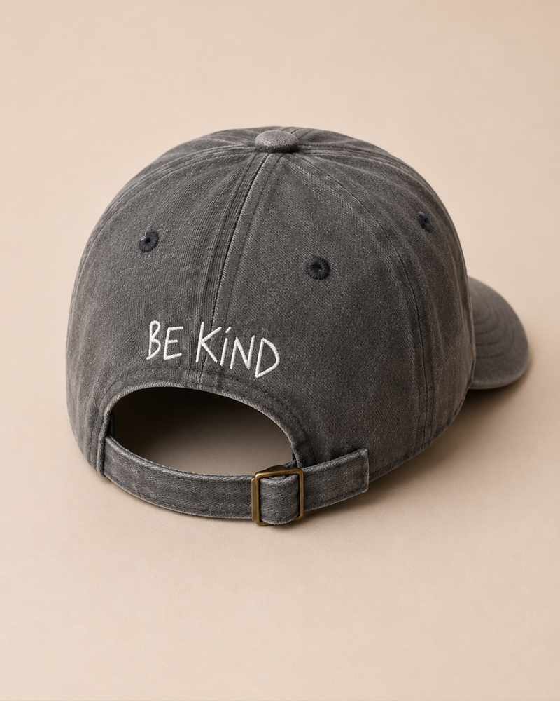 schwarz washed cap mit schriftzug BE KIND auf der rückseite 