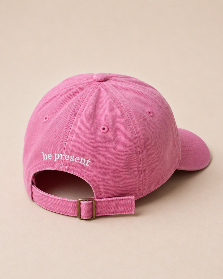 rosa Cappy mit Spruch auf der Rueckseite "be present" | Washed pink vintage Cap 