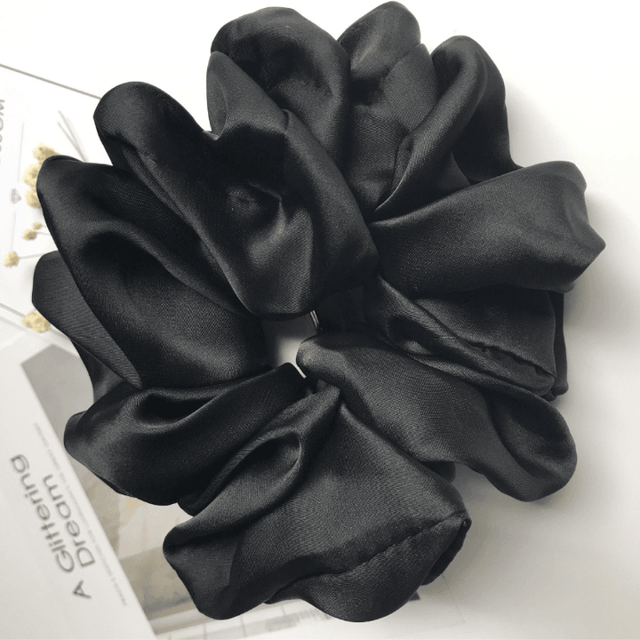 Schwarzes Scrunchie Haargummi Satin Seide XXL Grösse